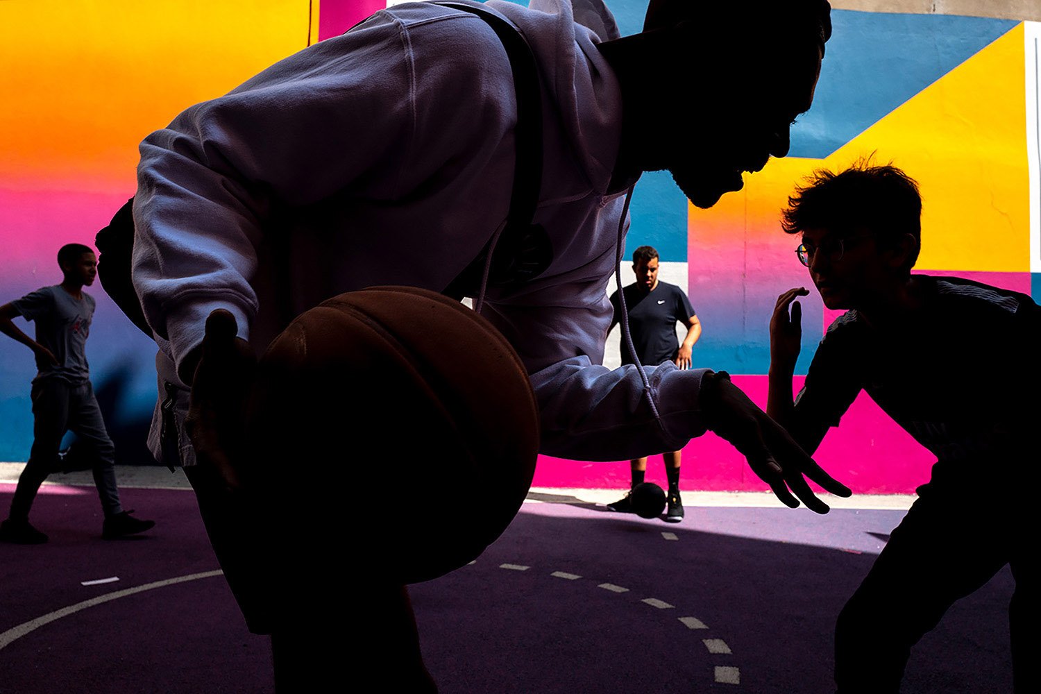 Color street photography by Wenpeng Lu, basketball players in Paris
